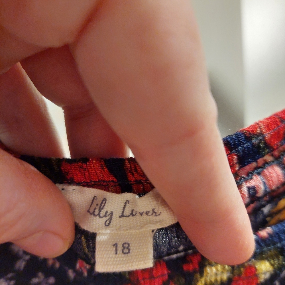 'Lily Loves' Long flowy summery maxy dress with sherrd top and open skirt. - Picture 3 of 4